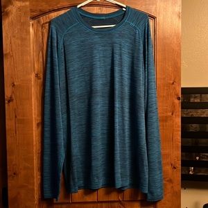 Men’s XL Lululemon long sleeve tee.